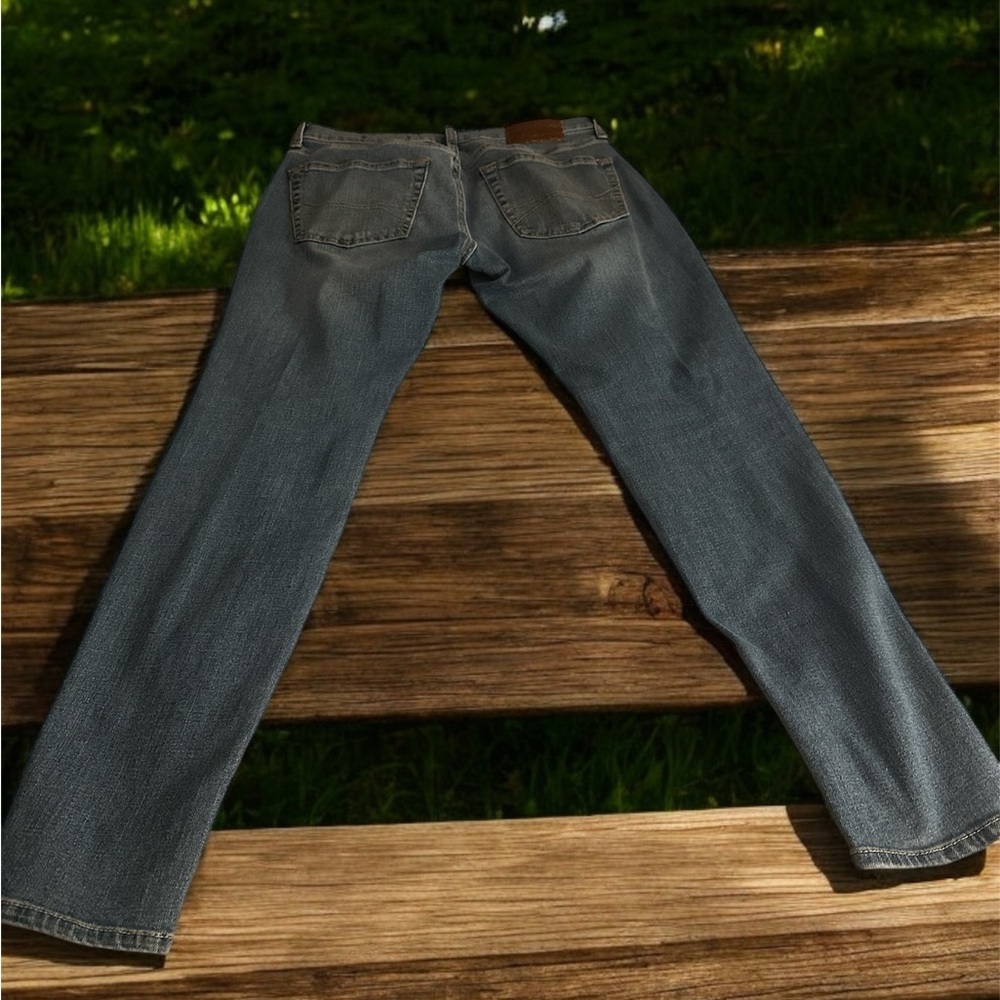 HOLLISTER